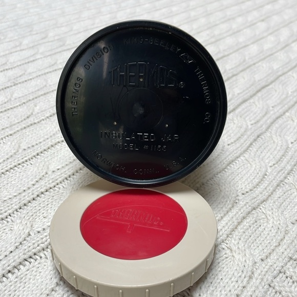 VTG Thermos tan with red accented lid. Model # 1155. Insulated jar. Threaded lid - Picture 5 of 5